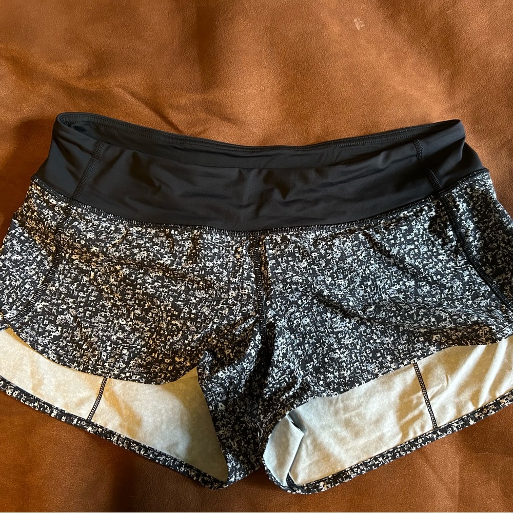 Lululemon Athletica - Women's Black and White Patterned Shorts